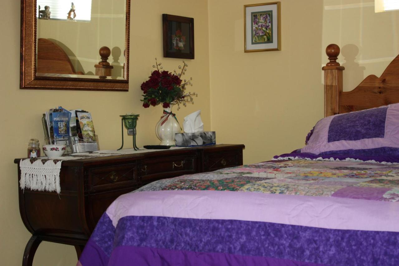 Carrousel Bed & Breakfast Cayuga Room photo