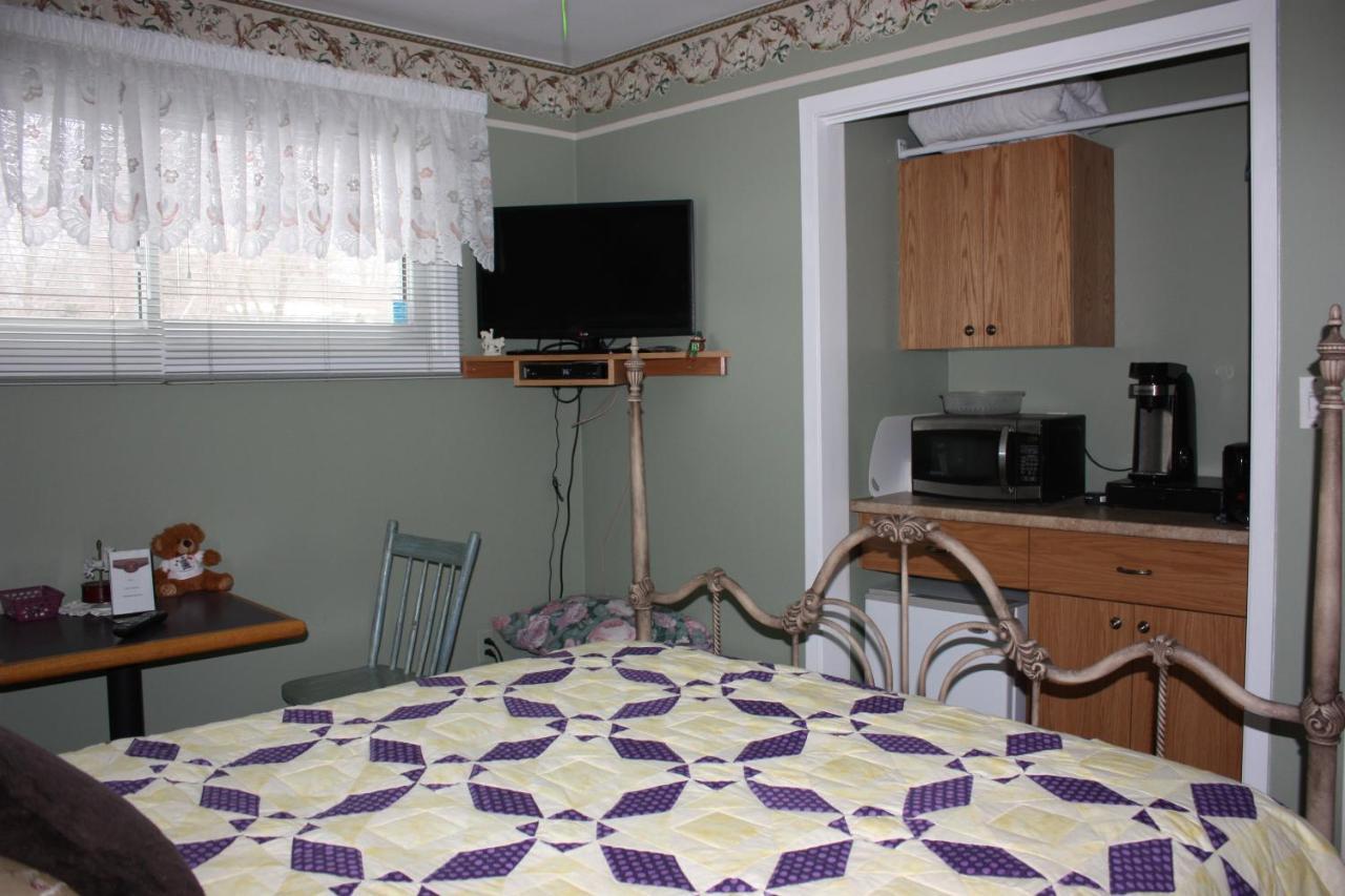 Carrousel Bed & Breakfast Cayuga Room photo